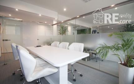 Na predaj obchodný priestor s dvoma vstupmi priamo z ulice