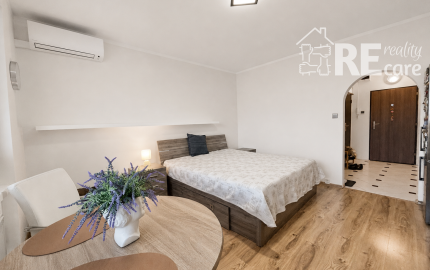 Garsónka s loggiou a klimatizáciou v centre Petržalky