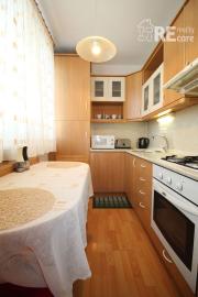 REZERVOVANÉ! Na predaj 2 izbový byt po rekonštrukcii v obľúbenej lokalite Bratislavy