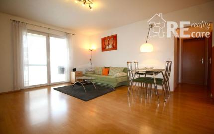 Na predaj priestranný 3 izbový byt v tehlovom bytovom dome v tichej lokalite BA