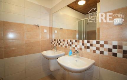 Na prenájom zrekonštruovaná a zariadená chata v atraktívnej lokalite