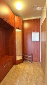 Na predaj priestranný 3 izbový byt v tehlovom bytovom dome v tichej lokalite BA