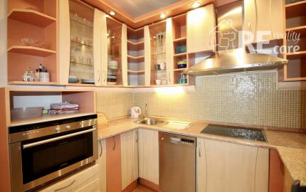 Na predaj priestranný 3 izbový byt v tehlovom bytovom dome v tichej lokalite BA