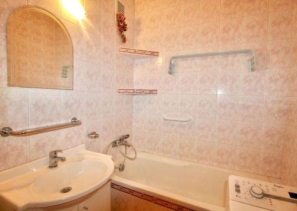 REZERVOVANÉ! Na predaj 2 izbový byt po rekonštrukcii v obľúbenej lokalite Bratislavy