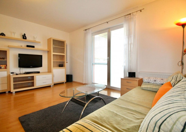 Na predaj priestranný 3 izbový byt v tehlovom bytovom dome v tichej lokalite BA