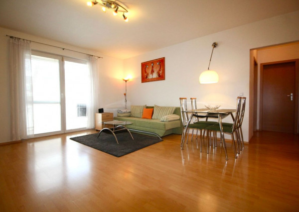 Na predaj priestranný 3 izbový byt v tehlovom bytovom dome v tichej lokalite BA