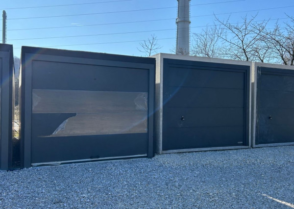 Na predaj nová betónová garáž spolu s pozemkom v Bratislave