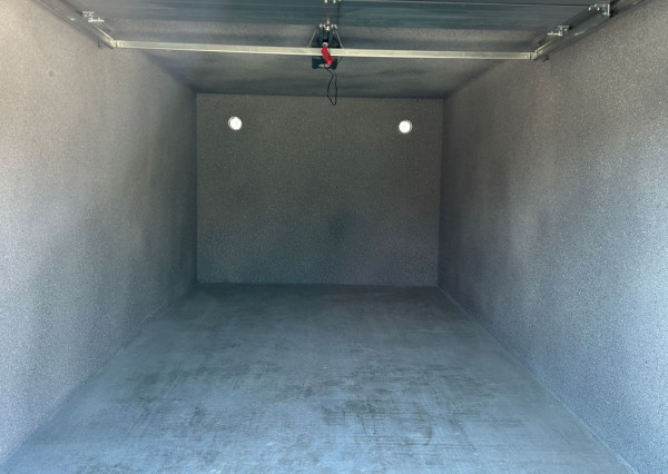 Na predaj nová betónová garáž spolu s pozemkom v Bratislave