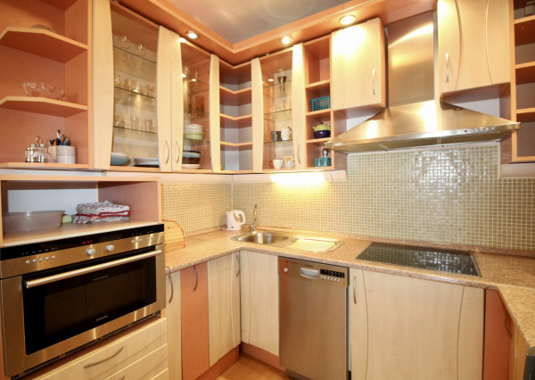 Na predaj priestranný 3 izbový byt v tehlovom bytovom dome v tichej lokalite BA