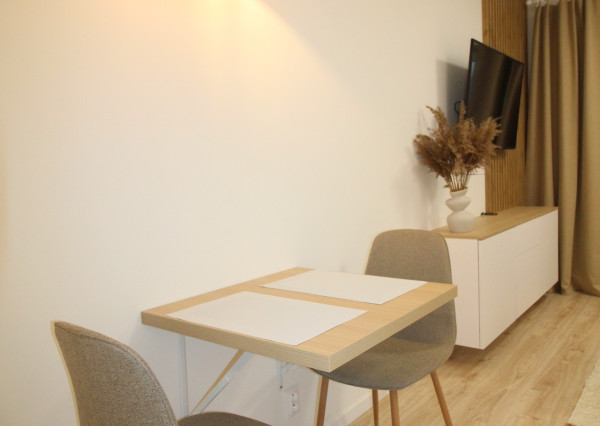 Na prenájom kompletne zariadený 1 izbový byt v novostavbe