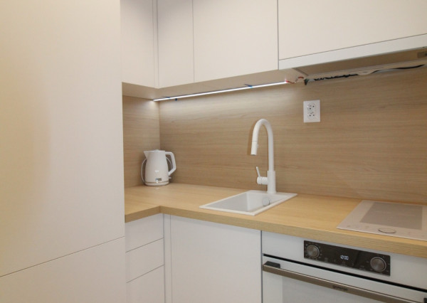 Na prenájom kompletne zariadený 1 izbový byt v novostavbe