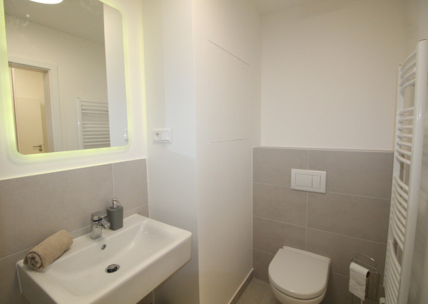 Na prenájom kompletne zariadený 1 izbový byt v novostavbe