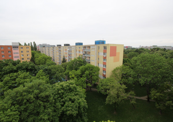 Na prenájom 3 a pol izbový byt na Jesennej ulici v Ružinove
