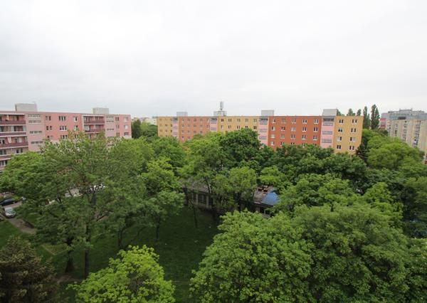 Na prenájom 3 a pol izbový byt na Jesennej ulici v Ružinove