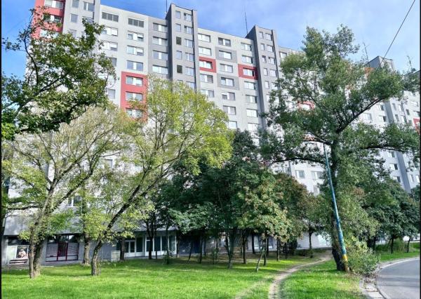 Garsónka s loggiou a klimatizáciou v centre Petržalky