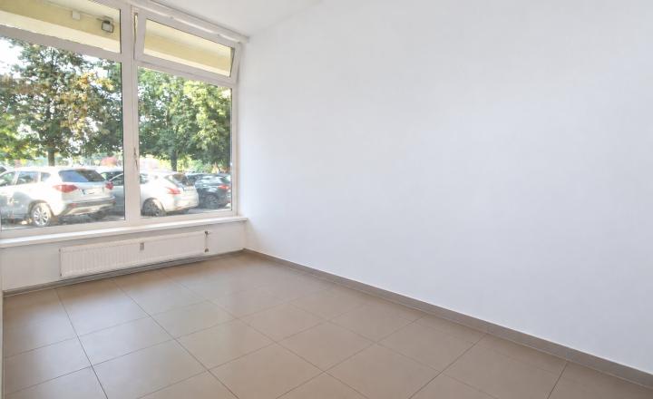 Na prenájom obchodný priestor s výkladom v Bratislave - fotografia 2
