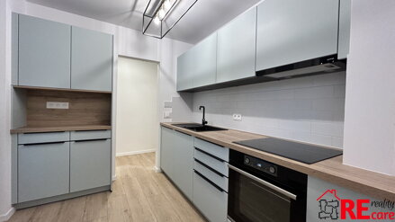Na prenájom kompletne zrekonštruovaný 3 izbový byt v Bratislave
