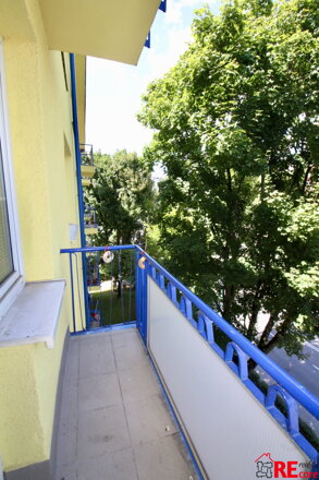 Na predaj 3 izbový byt s loggiou a balkónom v tehlovom bytovom dome v žiadanej lokalite Bratislavy - Kramáre